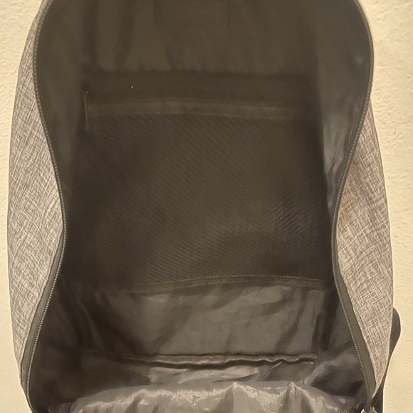 Guess small women’s back pack - Picture 3 of 3